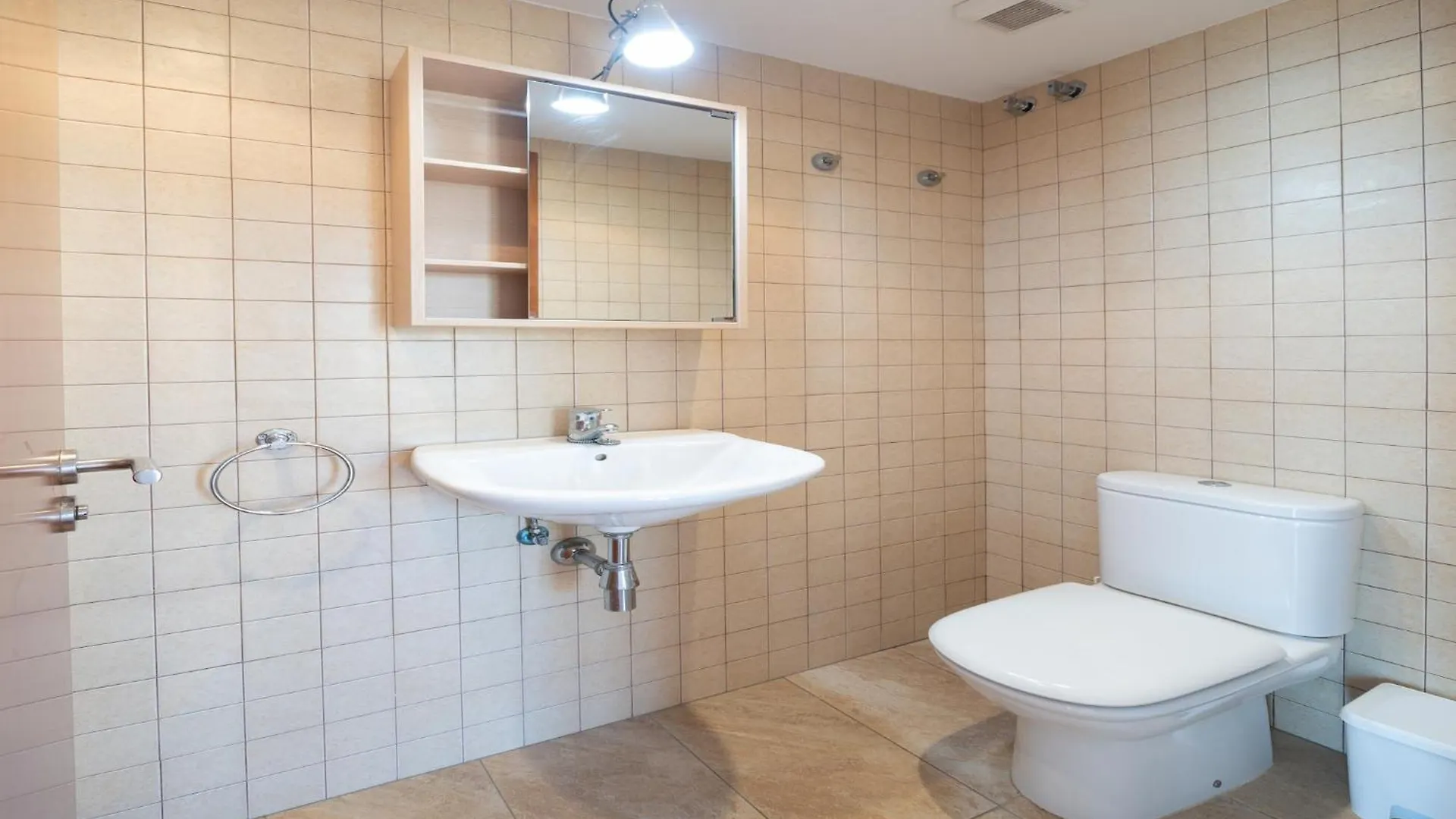 Well-Located Apartment For 5 People L'Escala