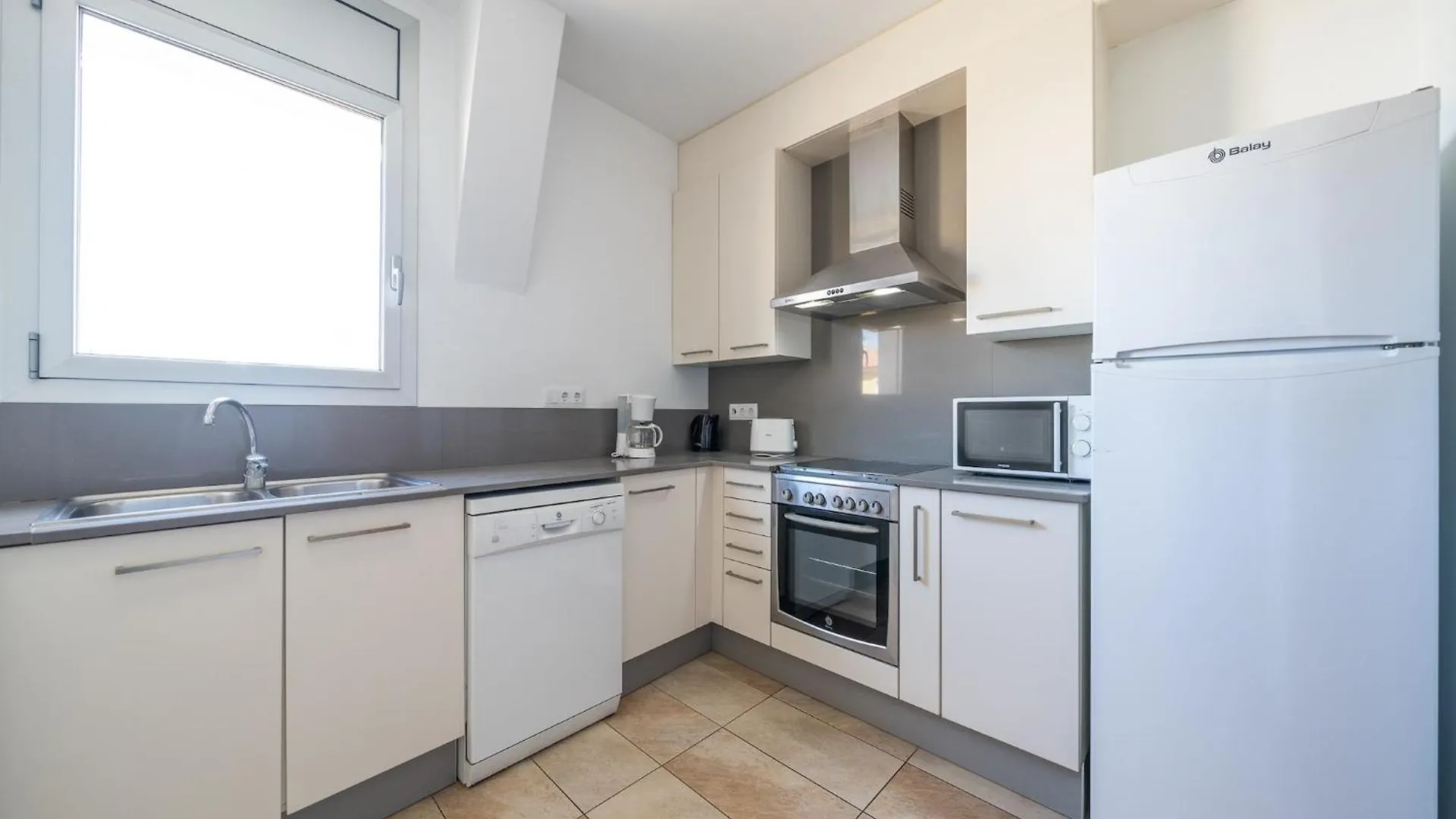 Well-Located Apartment For 5 People L'Escala